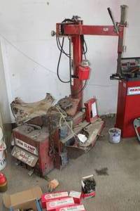 lot 2 image: Coats Rim Clamp 5060E Tire Change Machine with Tire Repair Parts