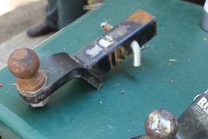 lot 494 image: Hitch Mount w 2 Ball