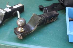 lot 496 image: Hitch Mount w 2 Ball