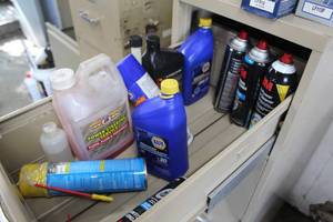 lot 518 image: Automotive Chemicals