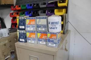 lot 519 image: Lot of (8) Oil Filters