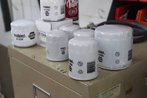 lot 520 image: Lot of (8) Oil Filters