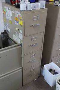 lot 521 image: Metal File Cabinet 4-drawer