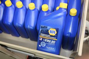 lot 523 image: Lot of (10) 5W-30 Motor Oil (New)