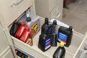 lot 525 image: Automotive Chemicals - Transmission Fluid, Power Steering Fluid