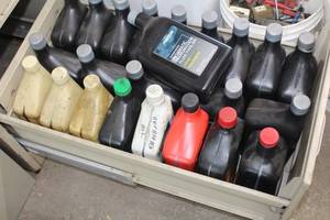 lot 526 image: Automotive Chemicals - ATF Fluid