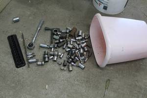 lot 531 image: Lot of (1 Bin) Hand Tools - Misc Sockets