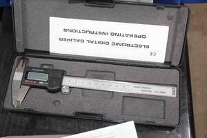 lot 533 image: Caliper w Case