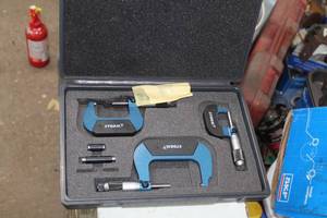 lot 535 image: Storm Micrometer Set w Plastic Case