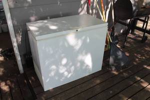 lot 542 image: Frigidaire GFC09M3AW2 Chest Freezer