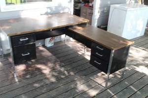 lot 547 image: MetalWood Top Office Desk 2-piece