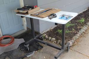 lot 551 image: Rolling Table