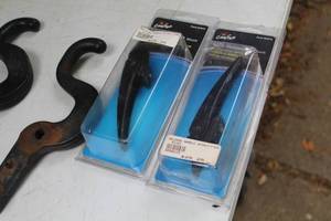 lot 555 image: Lot of (2) Lift Handles