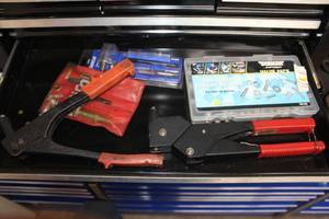lot 203 image: Hand Tools - Rivet Tool,  USS Grade 5 Standard Hardware, Helicoil Thread Repair Kit