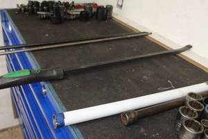 lot 230 image: 36 Pry Bar