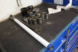 lot 231 image: Assorted 34 Drive Sockets, Ratchet, Extension