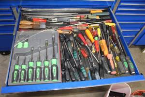 lot 238 image: Hand Tools - Assorted Screwdrivers