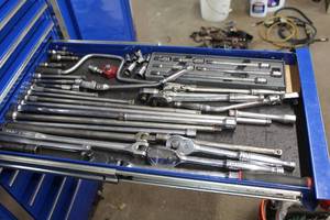 lot 245 image: Hand Tools - Assorted Ratchets and Extensions - 38, 12