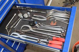 lot 246 image: Hand Tools - Wrenches, Pipe Cutters, Pry Bars