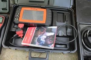 lot 172 image: Snap-on EESC318 Solus Ultra Diagnostic Tool w Case