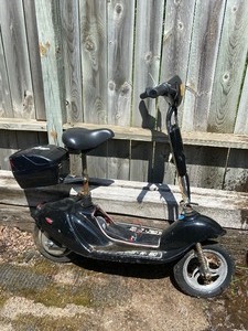 lot 40 image: Electric Scooter
