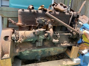 lot 39 image: 6-Cylinder Engine.