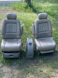 lot 53 image: Van Seats