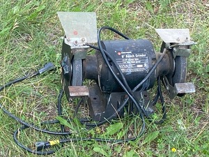 lot 61 image: Bench Grinder