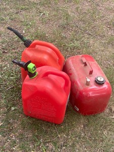 lot 67 image: 2 Plastic Gas Cans, 1 Gas Tank