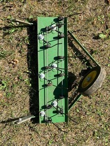 lot 101 image: John Deere 20 De-Thatcher