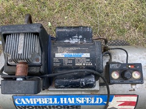 lot 105 image: Air Compressor