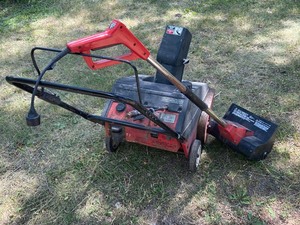 lot 107 image: Snow Thrower, Snow Shovel