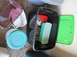 Tote with Pyrex baking pans, small ...