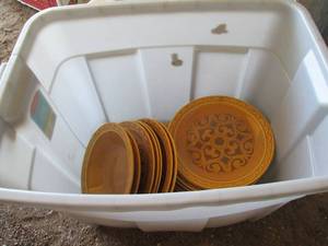 Tote with vintage plates and 2 larg...