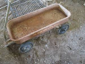 Vintage radio flyer, little rust bu...