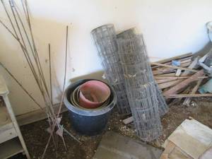 3 rolls wire fencing, metal stakes,...