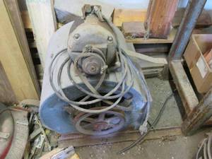 Large electric fan motor, powers on...