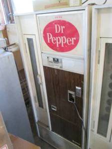 Vintage Vendorlator Dr Pepper bottl...