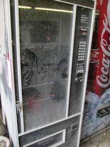 Glass front vending machine for candy chips and dry food