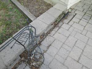 2 Shepard hooks, 2metal trellises a...