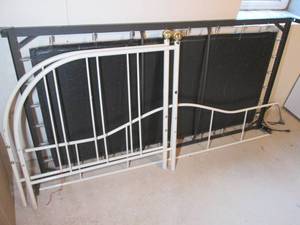 Metal daybed frame (see photos )...