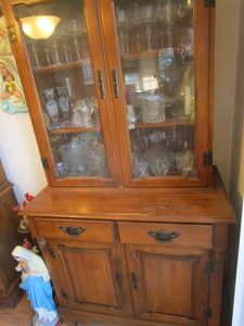 Young Republic Hutch