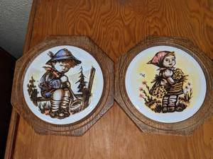 lot 603 image: 4 Miniature Hummel Wall Hangings