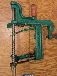 lot 404 image: Antique Goodell White Mountain Apple CorerPeeler