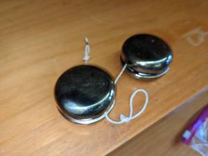 lot 600 image: Pair of Vintage Gold Metal Yo-Yos