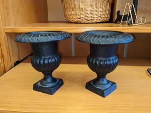 lot 166 image: Pair of Small Victorian Cast Iron Urns
