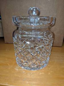 lot 156 image: Lovely Lead Crystal Cut Glass Candy Dish wLid