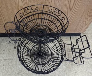 lot 129 image: Black Metal Decor Lot