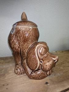 lot 109 image: McCoy Ceramic Hound Dog Cookie Jar