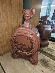 lot 114 image: Ceramic Mouse on Clock Cookie Jar